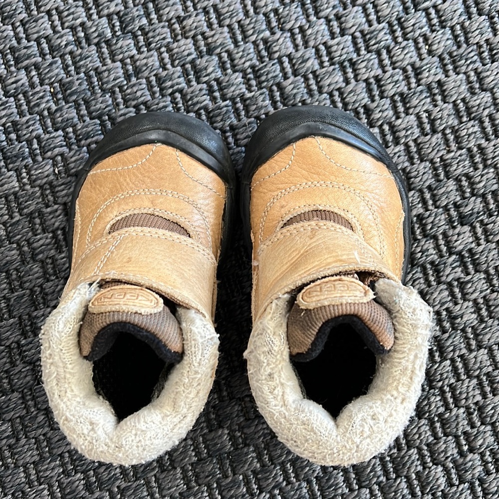 Toddler Keen Lined Boots - size 7